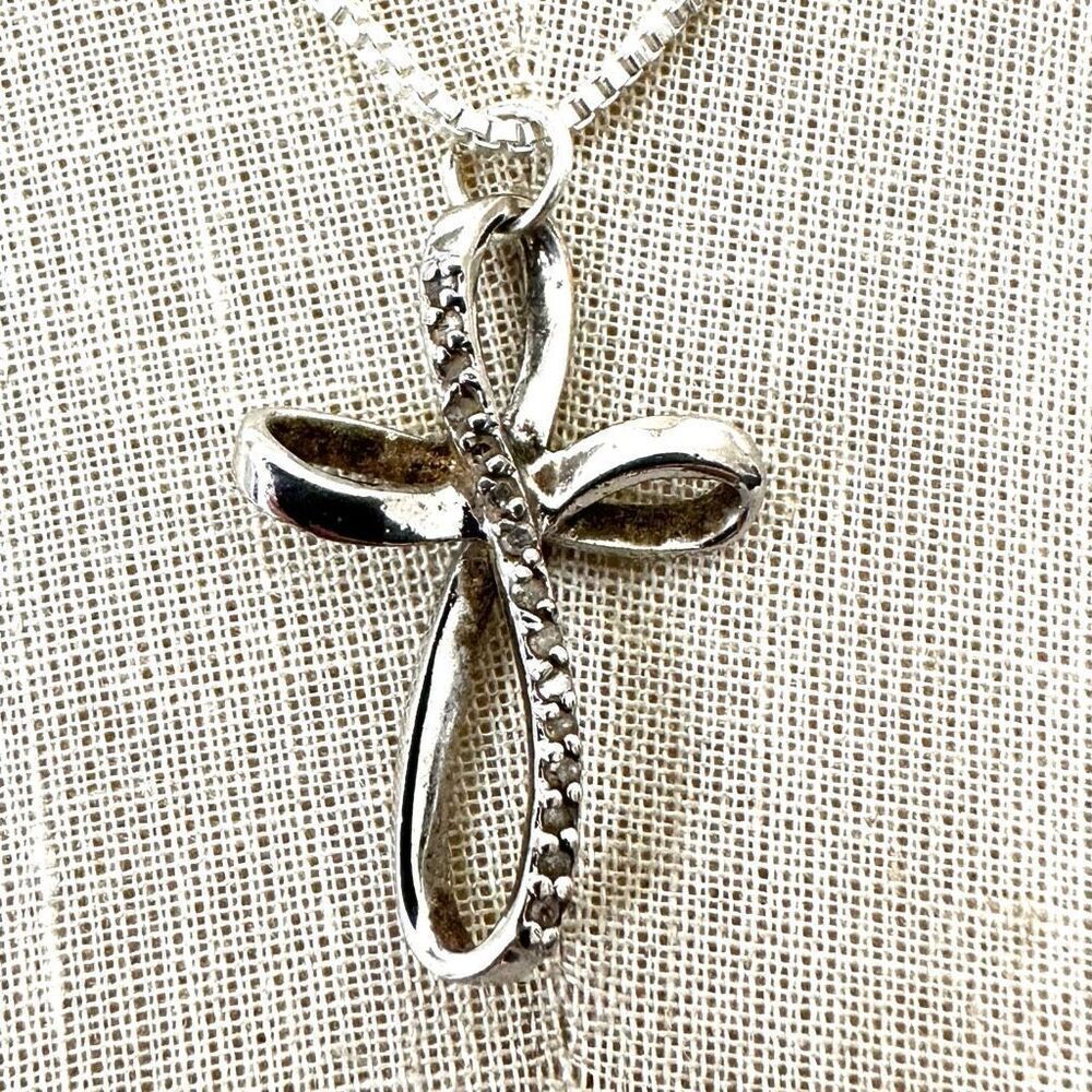 Sterling Silver loop cross pendant necklace